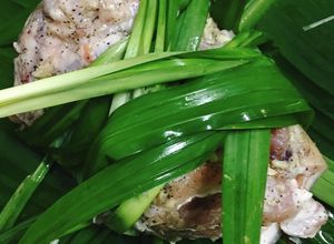 Hình của món Thịt Heo Rừng Hấp Lá Dứa(Lá Nếp).