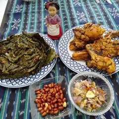 A picture of Ayam Betutu Daun Singkong.