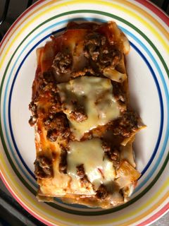 Una foto de Lasaña Boloñesa con salsa blanca