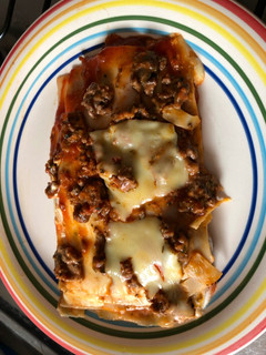 Una foto de Lasaña Boloñesa con salsa blanca