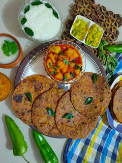 દૂધીના થેપલા (Dudhi Thepla Recipe In Gujarati) રેસીપી મુખ્ય ફોટો