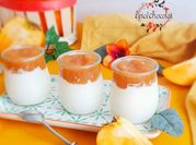 Une photo de panna cotta agar agar
