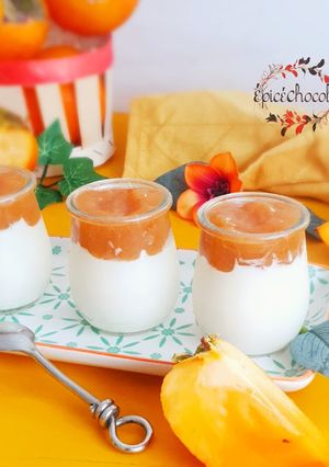 Une photo de Panna cotta au kaki