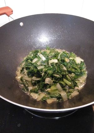 Foto principal de Wok de acelgas encebolladas