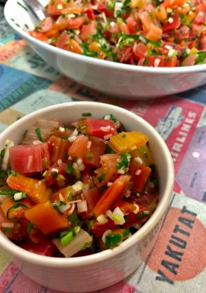 Una foto de Ceviche de tallos de acelga