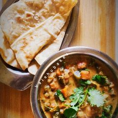 A picture of Veg Korma and Parotta.