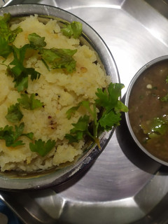 பச்சை அரிசி துவரம் பருப்பு உப்புமா மற்றும் பச்சை புளி தொக்கு (Arisi paruppu upma recipe in tamil) செய்முறை முக்கிய புகைப்படம்