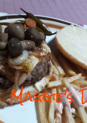 Una foto de Hamburguesa de sirloin y champiñones