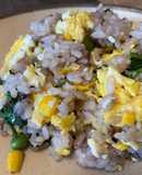 Cơm rang thập cẩm với lá cần tây (Fried rice with celery leaves)