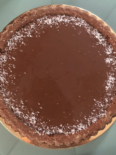 Foto di Crostata morbida con crema Raffaello Rocher 🥥 e Nutella 🍫