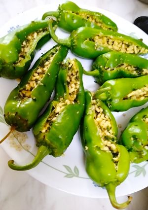 A picture of Stuff mirchi with Ghathia.
