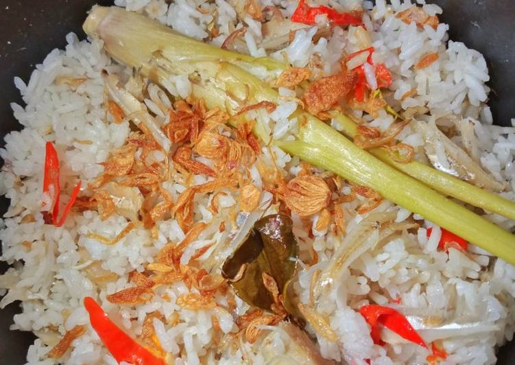 Cara Gampang Menyiapkan Nasi Liwet Ricecooker , Lezat