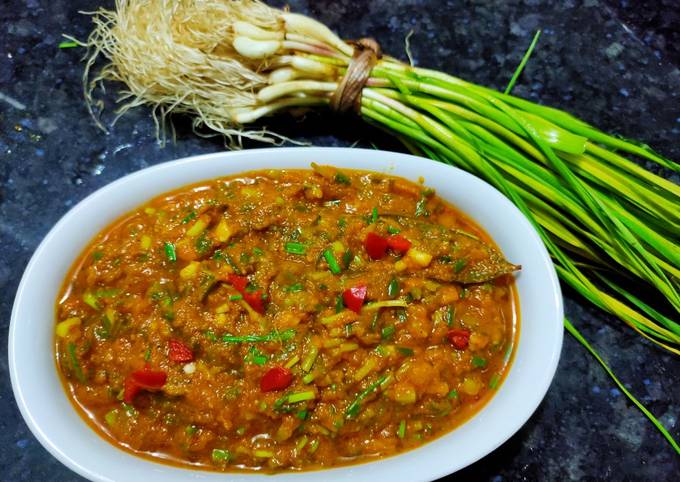 Green garlic sabzi Recipe by Priyangi Pujara (Favourite Feast