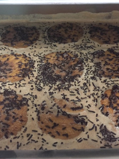 Una foto de Tarta helada de chocolate y galletas