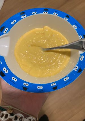 Una foto de Papilla de mango y galleta