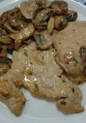 Foto principal de Filete de lomo de cerdo con salsa de champiñones portobello