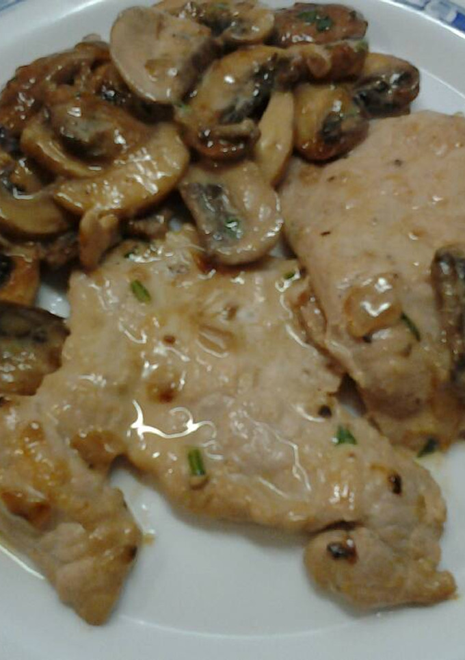 Una foto de Filete de lomo de cerdo con salsa de champiñones portobello