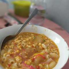 A picture of Seblak pedasss sederhana.