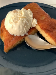 Una foto de Torrija de leche en almíbar