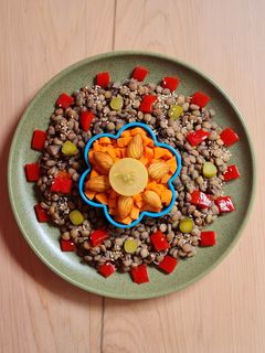 Una foto de Ensalada de lentejas vegetariana 🥗