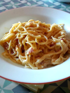 Una foto de Espaguetis carbonara (caseros)