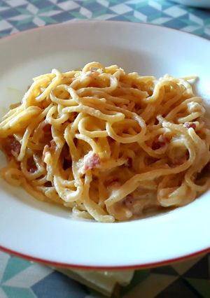 Una foto de Espaguetis carbonara (caseros)