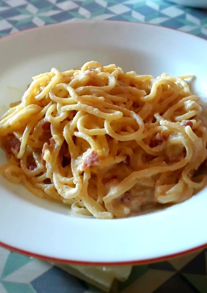 Una foto de Espaguetis carbonara (caseros)