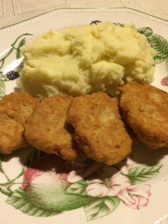 Una foto de Croquetas de atún con puré