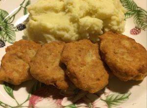 Una foto de Croquetas de atún con puré