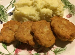 Una foto de Croquetas de atún con puré