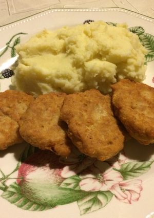 Una foto de Croquetas de atún con puré