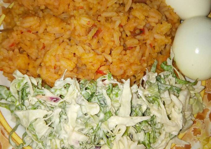 Jollop rice and salad with eggs