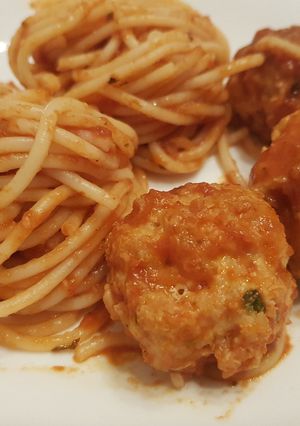 Gluténmentes paradicsomos húsgombóc spagetti tésztával recept fotója