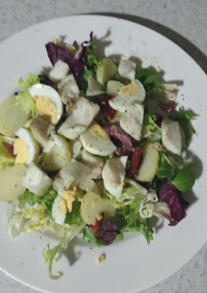 Una foto de Ensalada de merluza