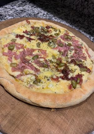 Una foto de Pizza con bordes rellenos!!!