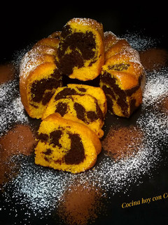 Una foto de Bizcocho marmolado de zanahoria y chocolate
