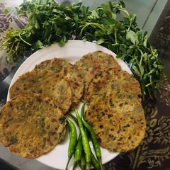 A picture of Methi dhebra.