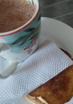 Una foto de Sándwich de queso y mantequilla🧀🥯🍞