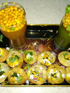 पानी पूरी (Pani Puri recipe in hindi) रेसिपी मुख्य फोटो