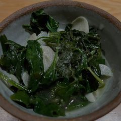A picture of Sautéed spinach with garlic.