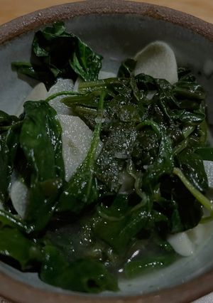 A picture of Sautéed spinach with garlic.