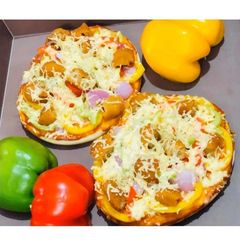 A picture of Chicken Bell pepper pizza 🍕.