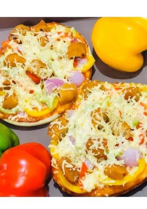 A picture of Chicken Bell pepper pizza 🍕.