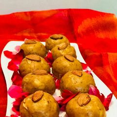 A picture of Besan ladoo.