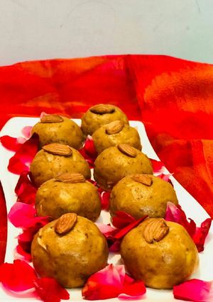 A picture of Besan ladoo.