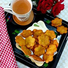 A picture of Khasta Jeera Puri.