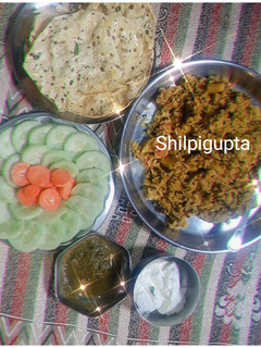 उड़द दाल खिचड़ी (urad dal khichdi recipe in Hindi) रेसिपी मुख्य फोटो