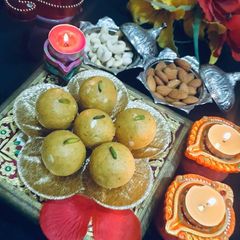 A picture of Besan laddu.