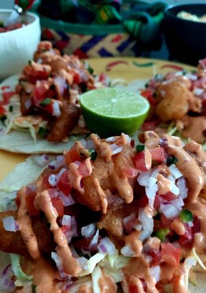 Una foto de Tacos de camarón y pescado estilo baja
