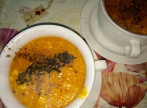 Una foto de Sopa crema de zanahoria y ricotta